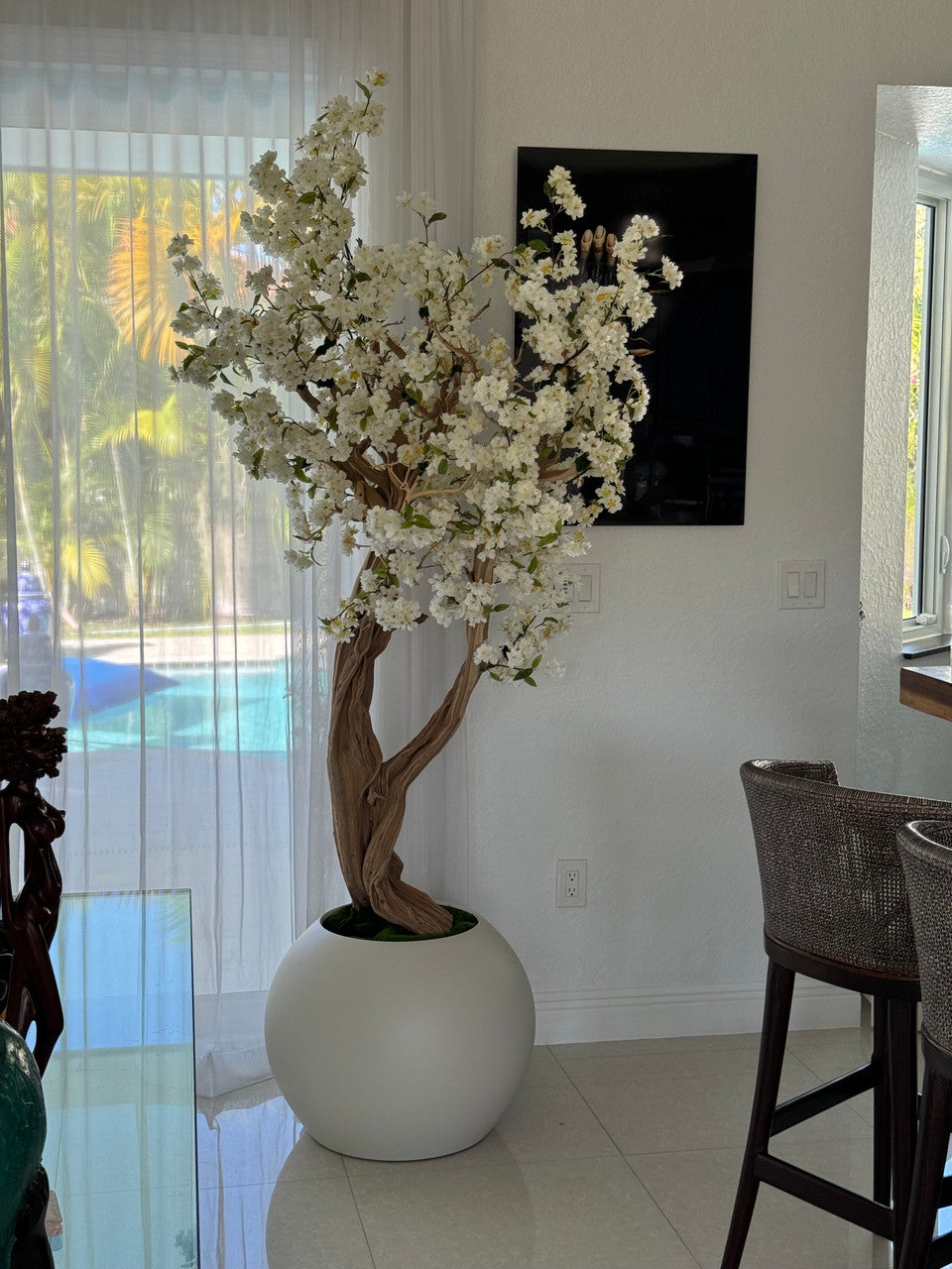 Globe beige mat avec cerisier en fleurs sur mesure
