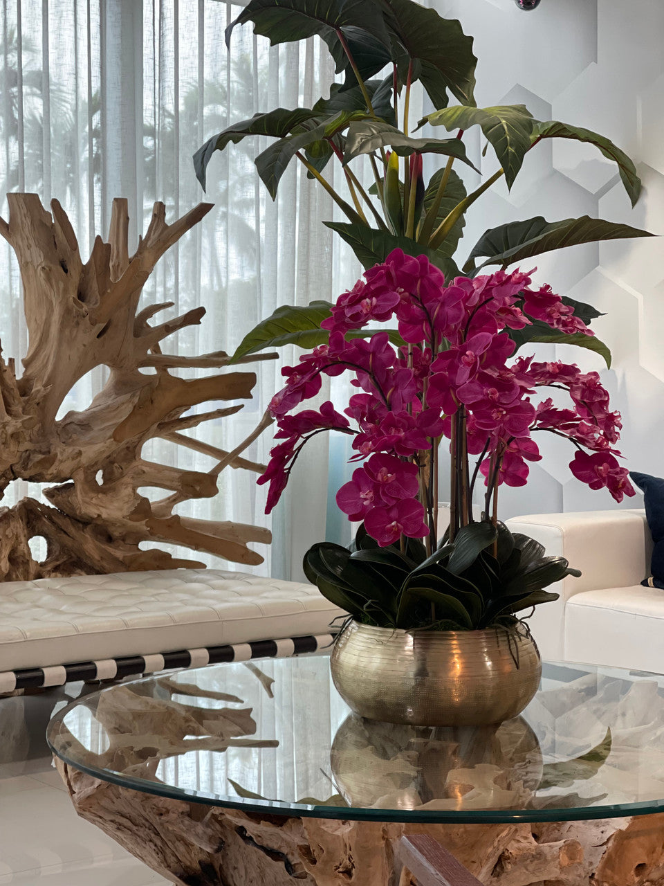 Orchidées Phalaenopsis Roses dans un Bol Bowie en Métal Doré (Rupture de stock)