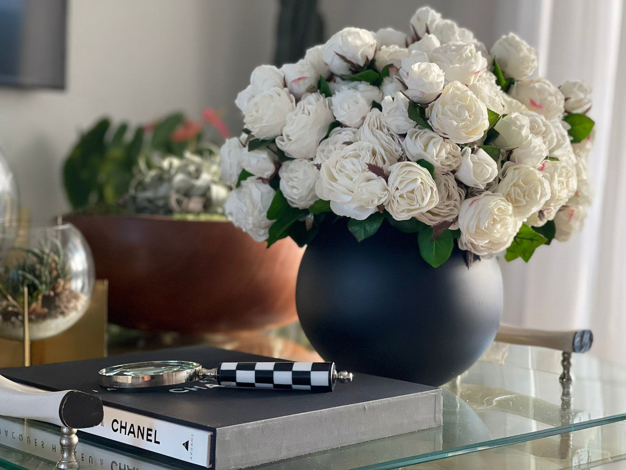 English Roses in Matte Black Fishbowl Vase