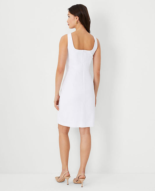 Robe fourreau à double encolure dégagée