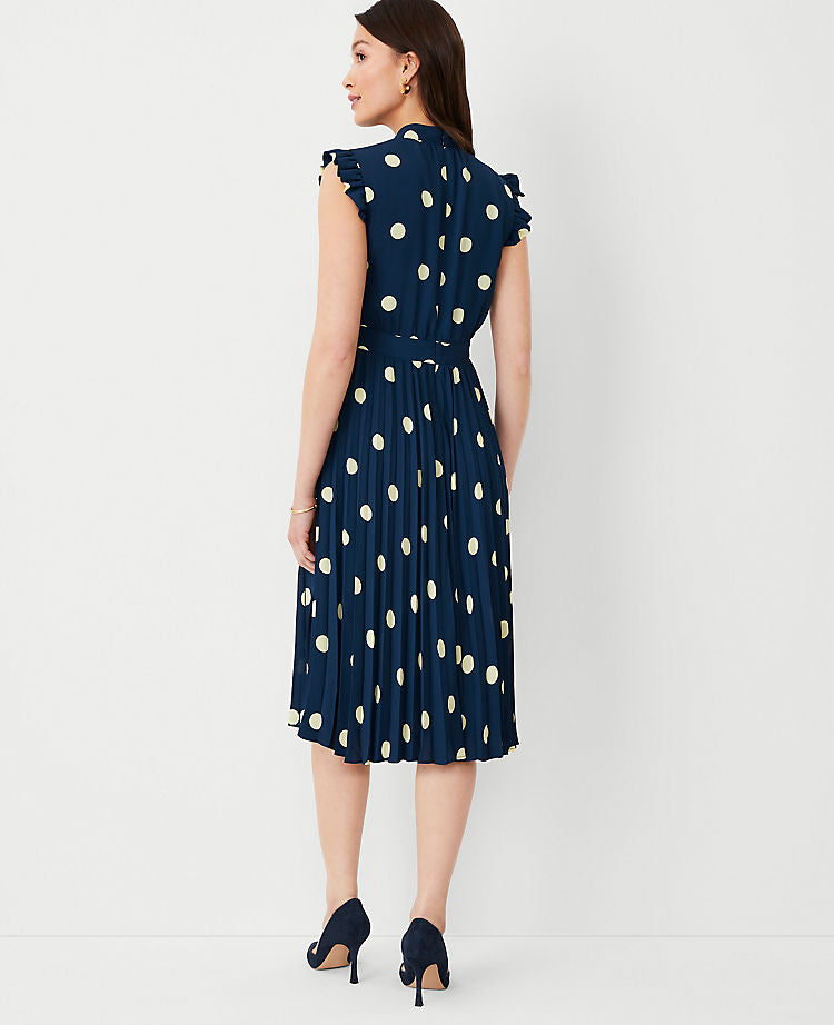 Gepunktetes Rüschenärmel-Tellerkleid