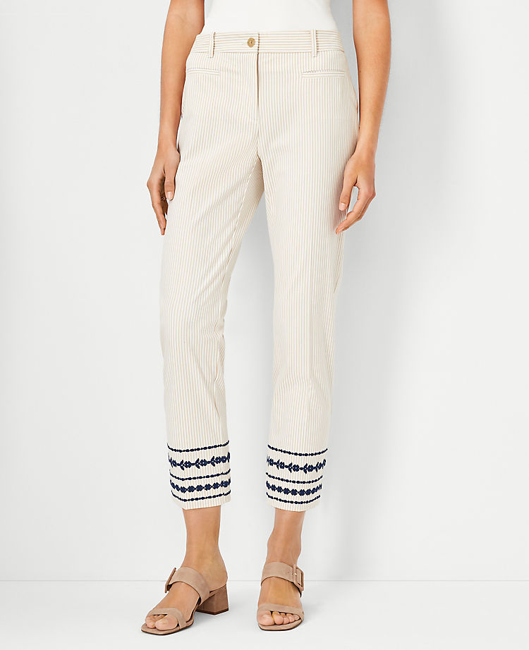 Die Baumwoll-Cropped-Hose mit floral gesticktem Streifenmuster