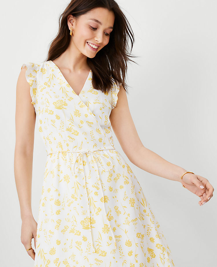 Robe portefeuille fleurie à manches papillon