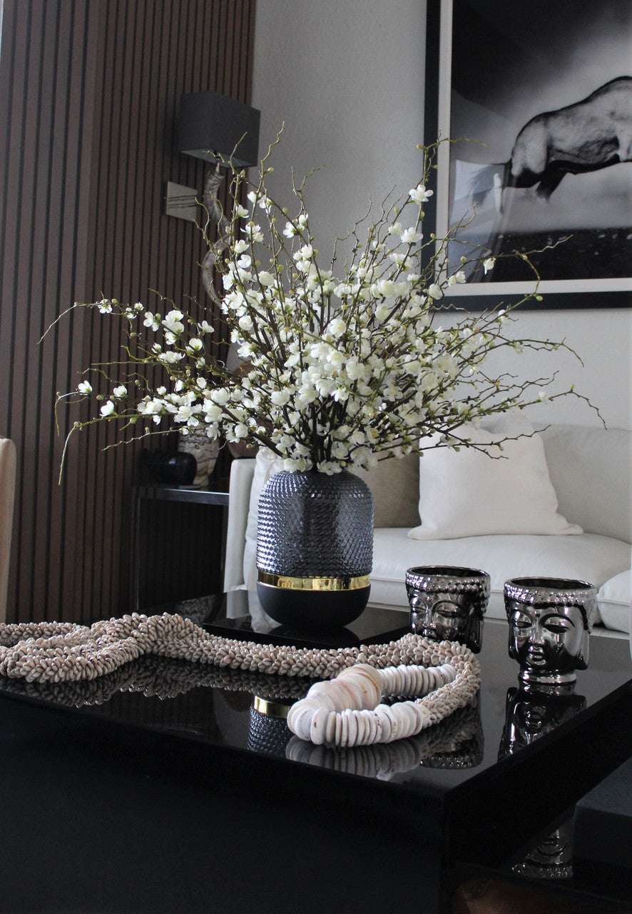 Vase Cygne noir avec fleurs de cerisier blanches