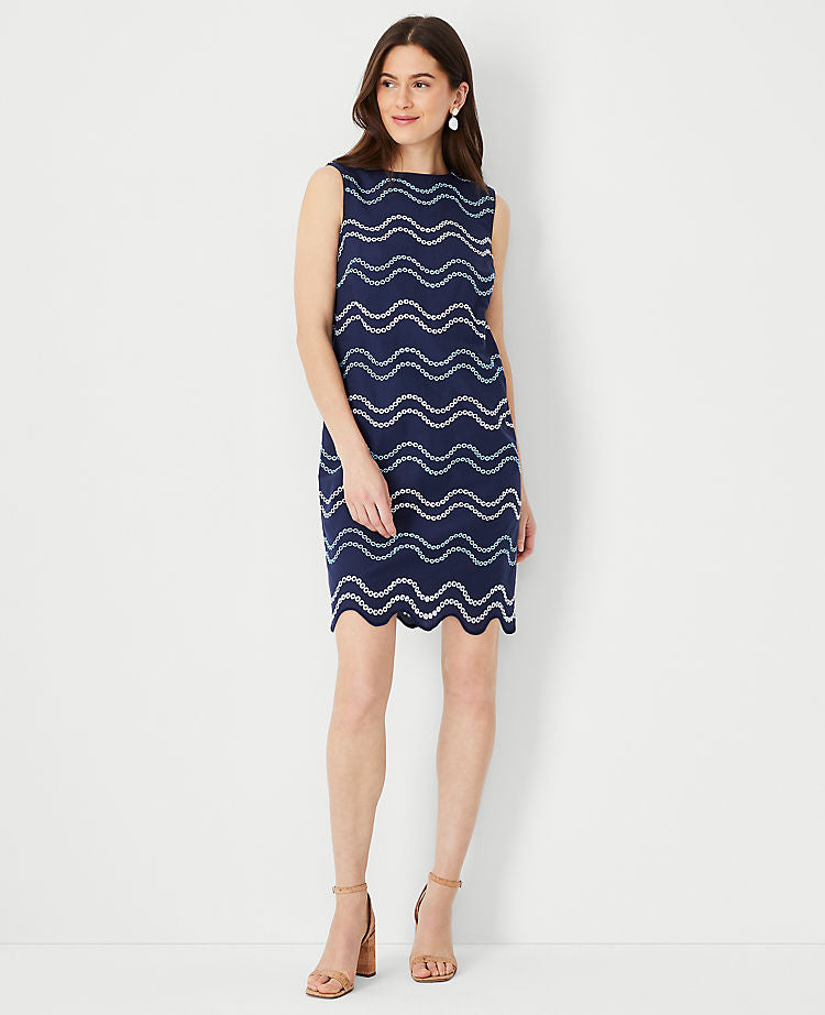 Robe droite festonnée brodée de vagues