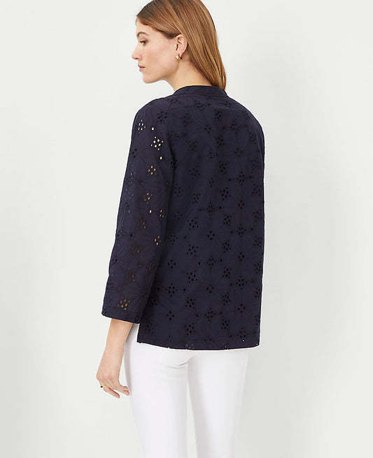 Tunique ajourée à motif floral