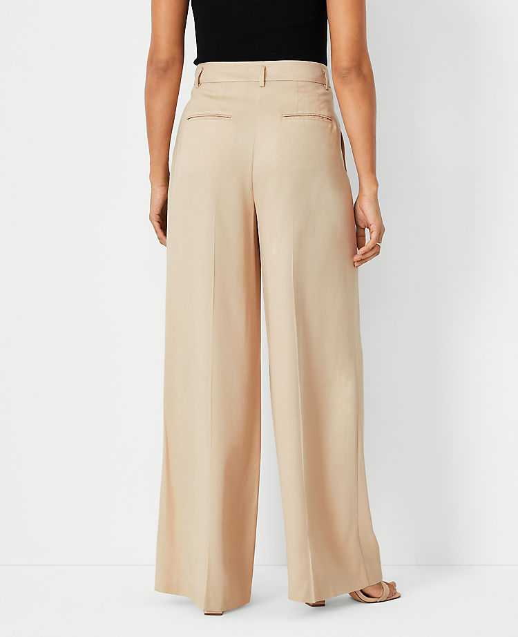 Le pantalon large plissé