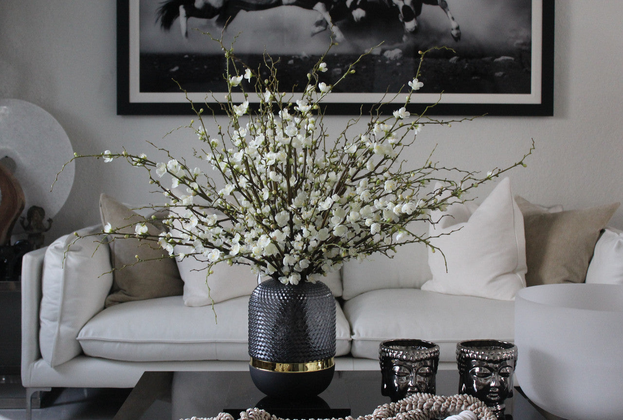 Vase Cygne noir avec fleurs de cerisier blanches