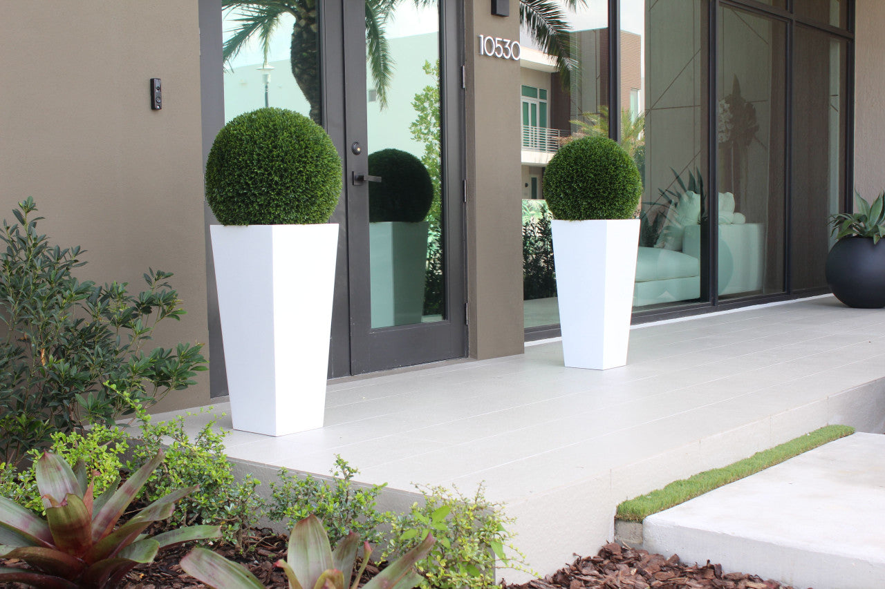 20″ Topiary with Medium Beau Fiberglass Vase