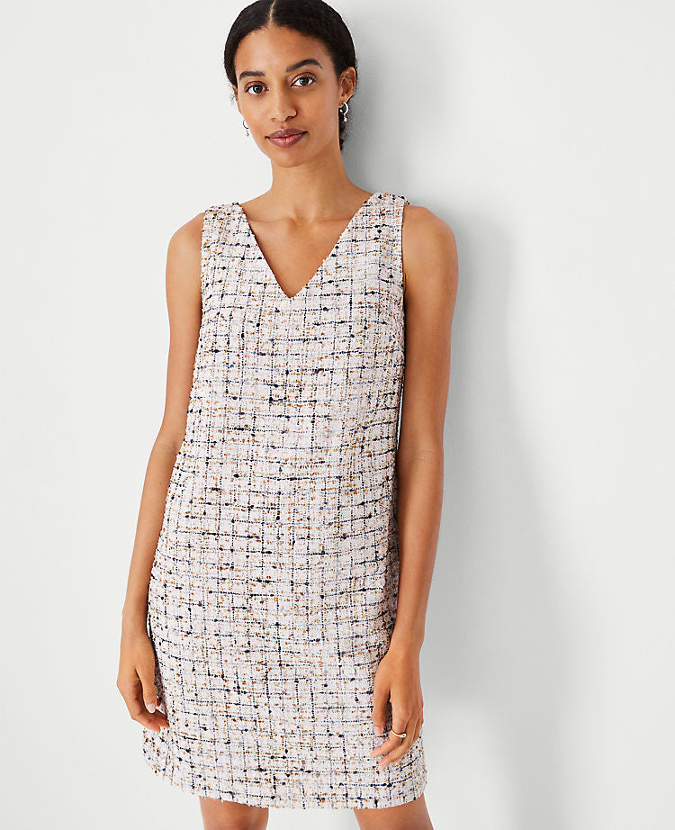 Robe droite en tweed multicolore à double encolure en V