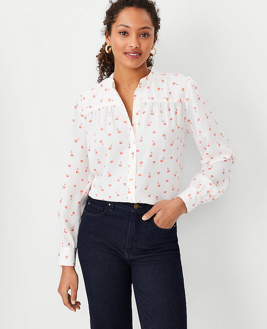 Chemisier à empiècement smocké et motif floral