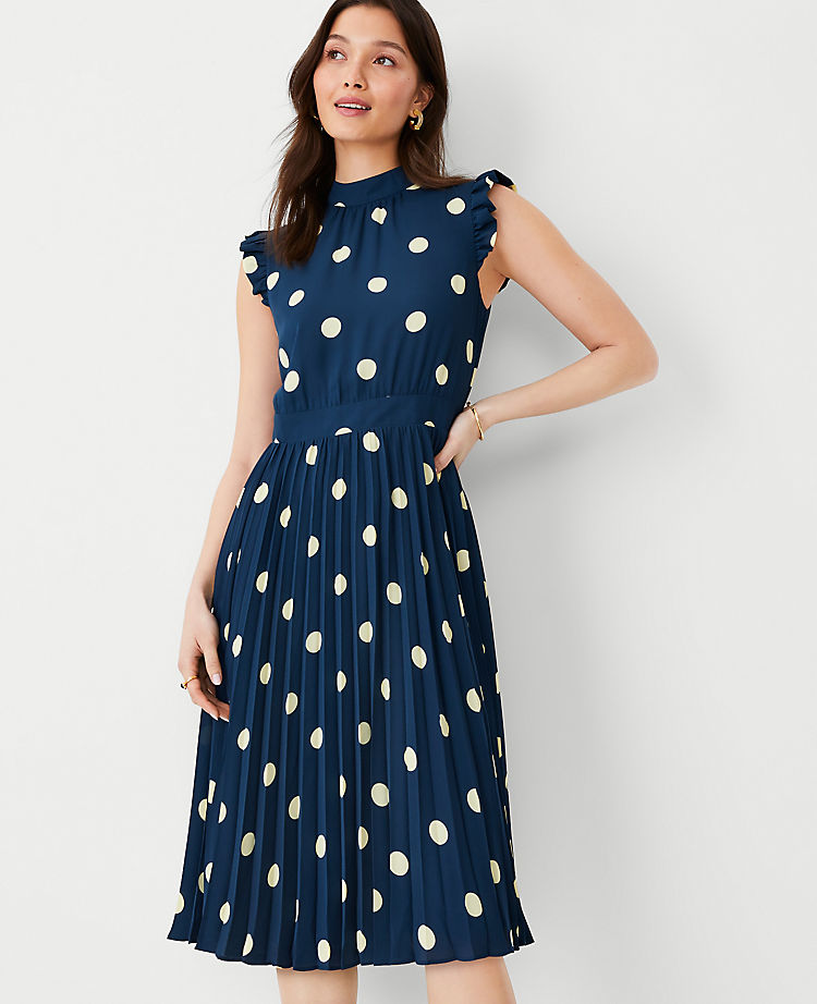 Gepunktetes Rüschenärmel-Tellerkleid