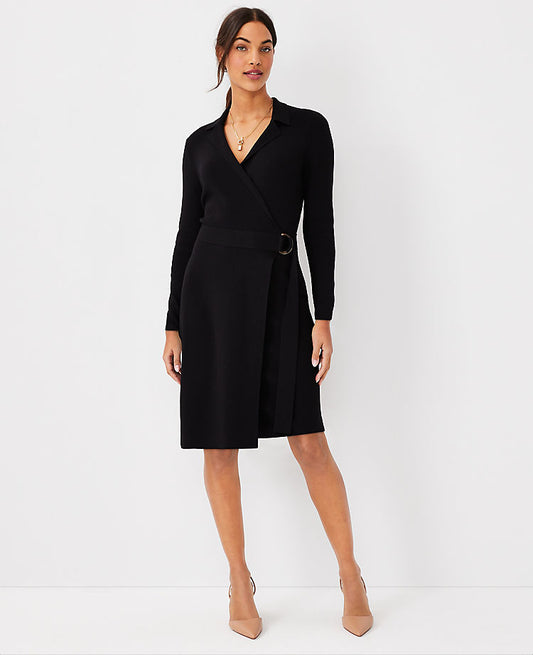 Robe pull ceinturée à col tailleur
