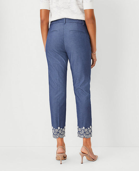 Le pantalon en coton avec broderie anglaise - Coupe galbée