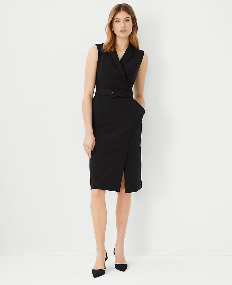 Tailliertes Kleid mit Revers und ausgestelltem Rock
