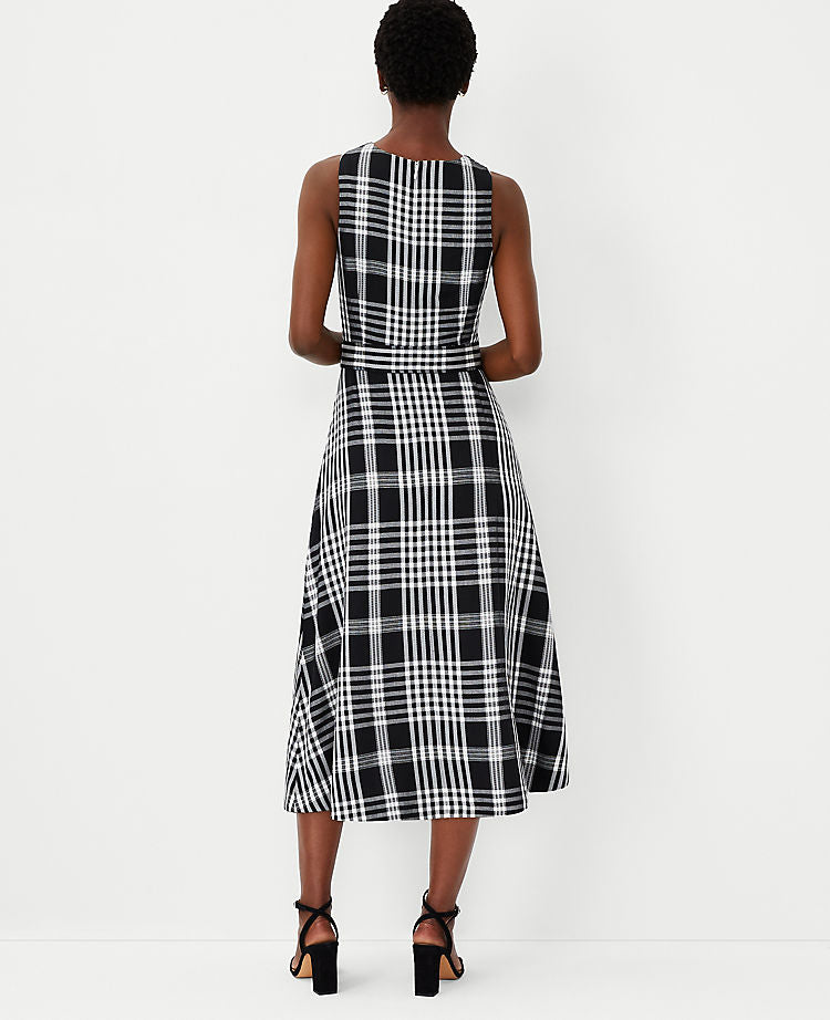 Robe évasée à carreaux avec ceinture