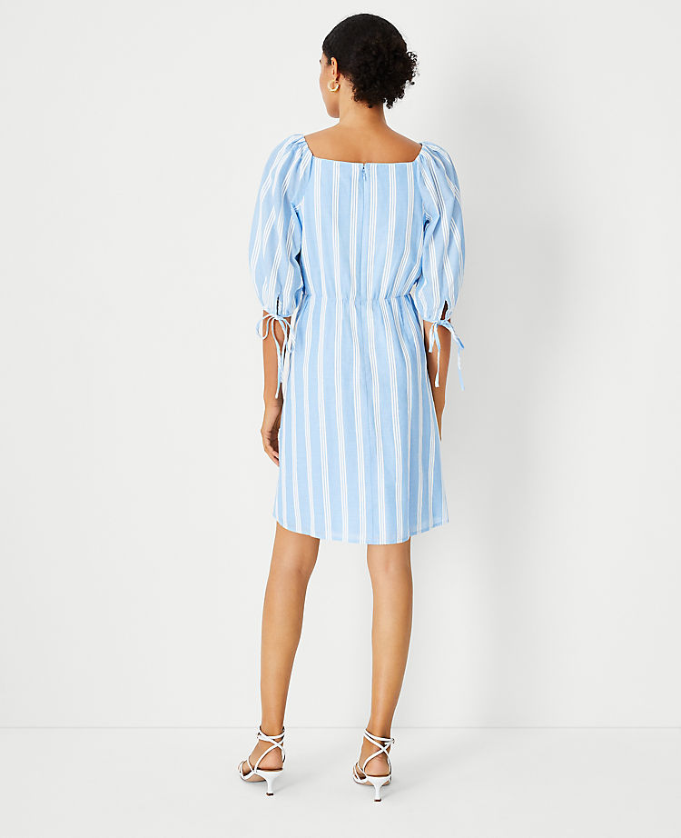 Gestreiftes Wickelkleid mit Puffärmeln