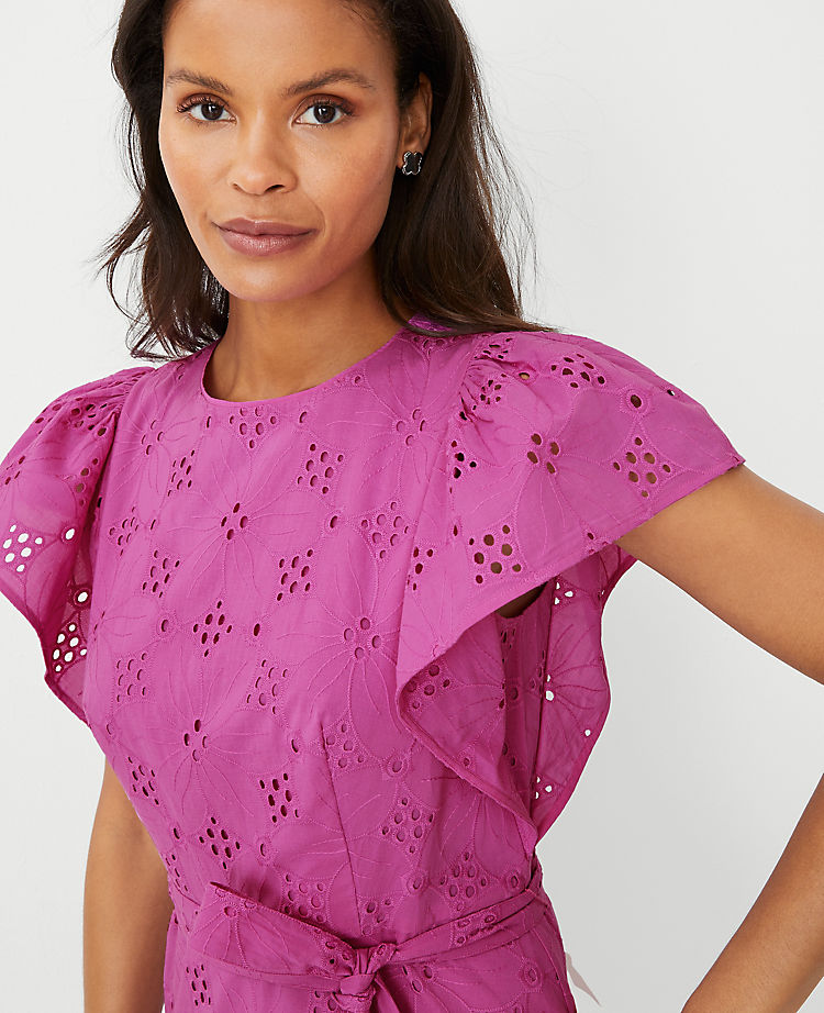 Robe midi à œillets et manches volantées