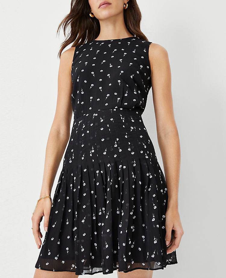 Geblümtes plissiertes Tellerkleid