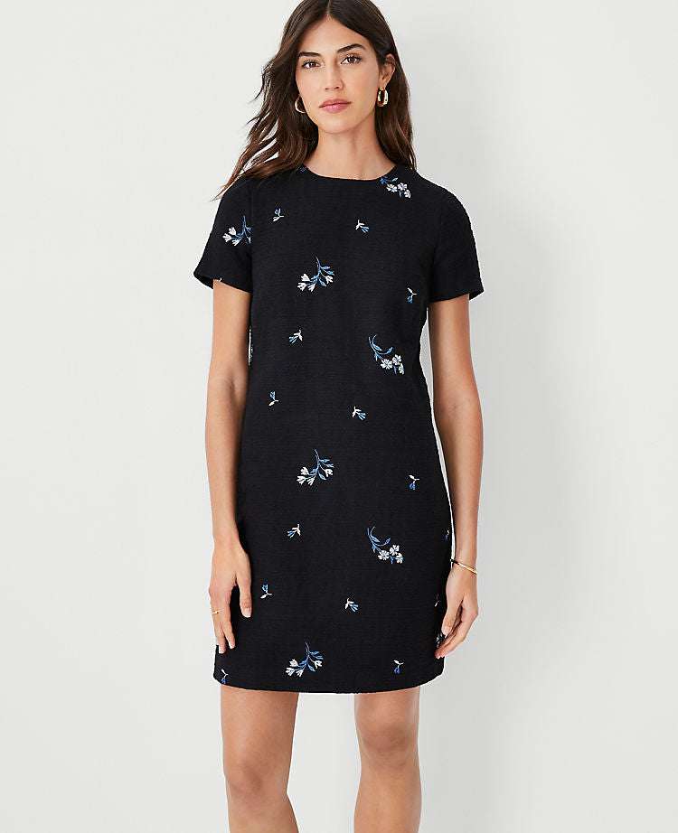 Besticktes Blumen-Tweed-Etuikleid