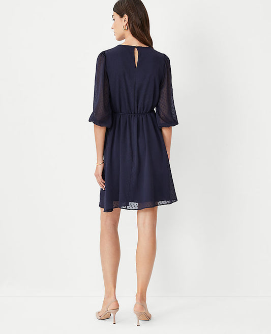 Kleid mit Gürtel und Clips