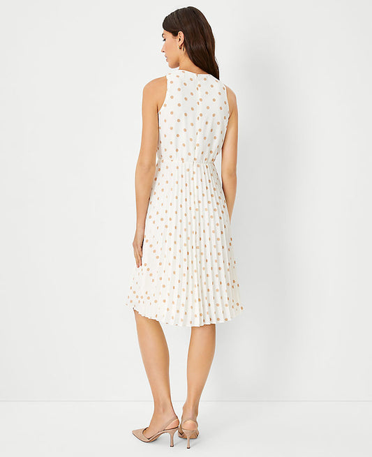 Robe évasée plissée à pois