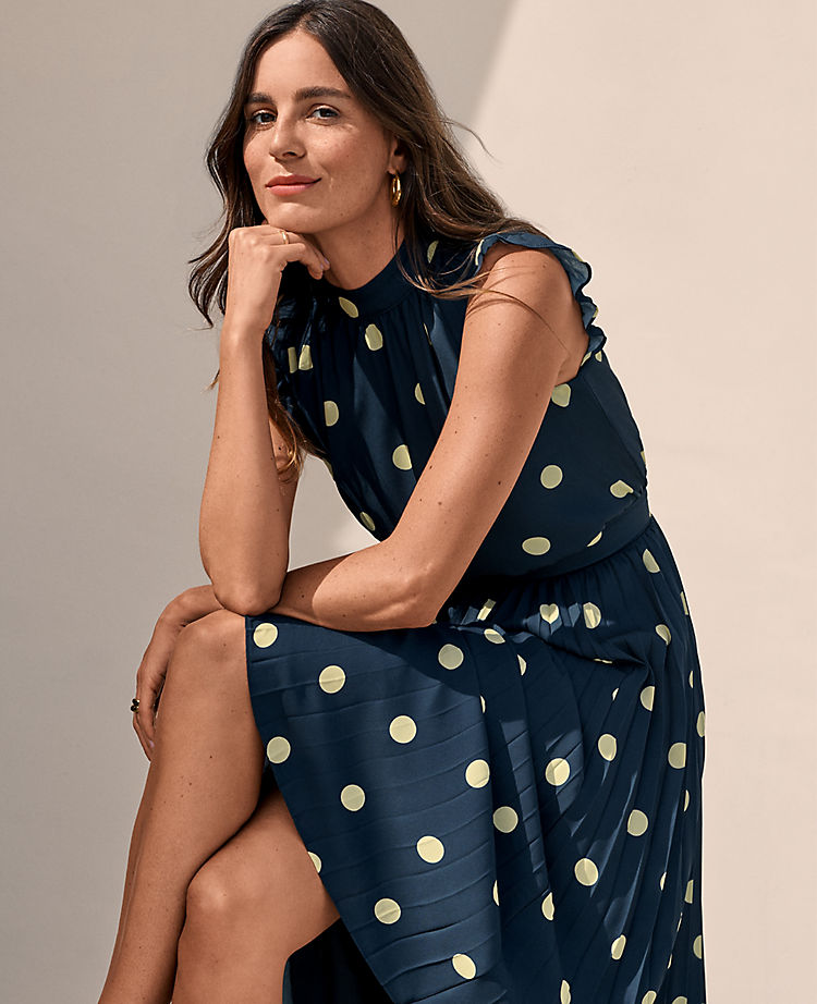 Gepunktetes Rüschenärmel-Tellerkleid