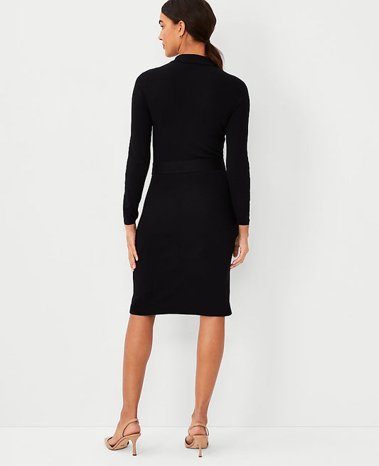 Robe pull ceinturée à col tailleur