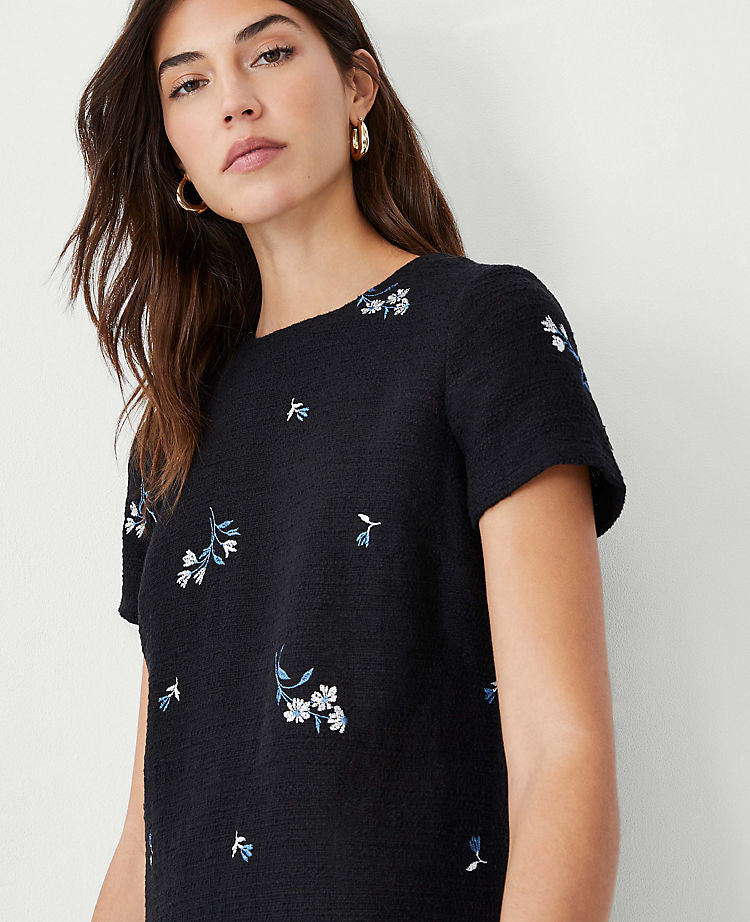 Besticktes Blumen-Tweed-Etuikleid