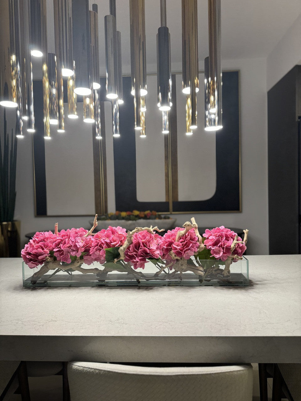 Jardinière en verre moderne Casa avec hortensias et bois flotté