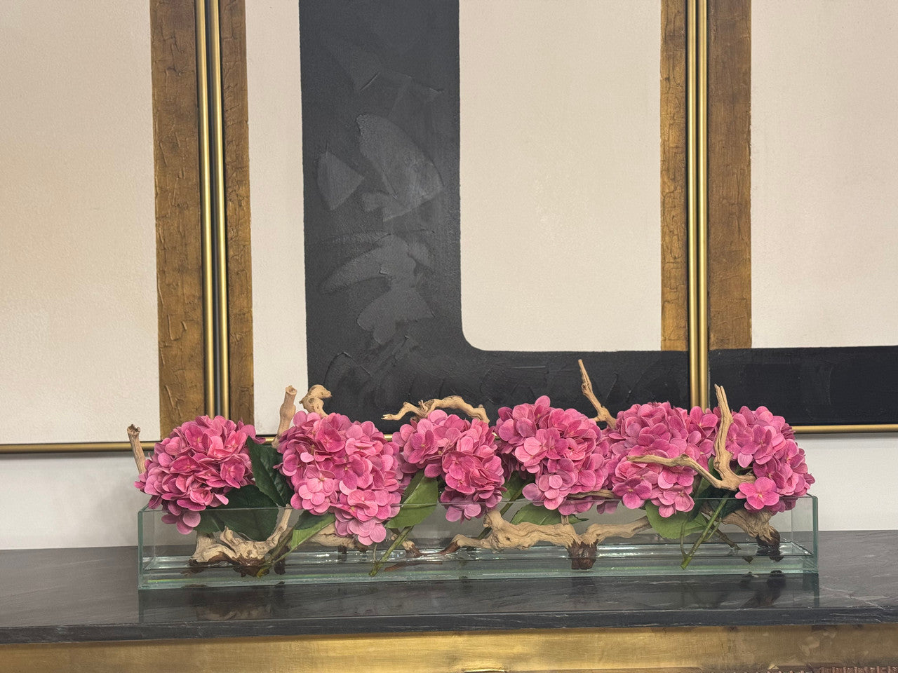 Jardinière en verre moderne Casa avec hortensias et bois flotté