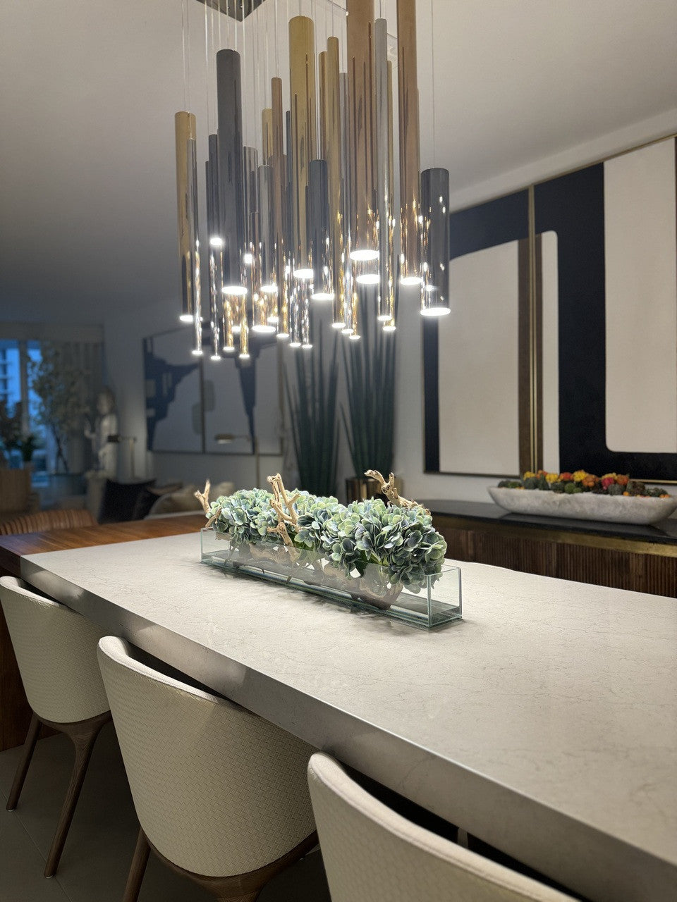 Jardinière en verre moderne Casa avec hortensias et bois flotté