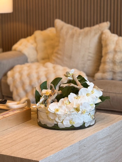 Bol Heritage de 16″ avec feuille de Monstera et orchidées blanches