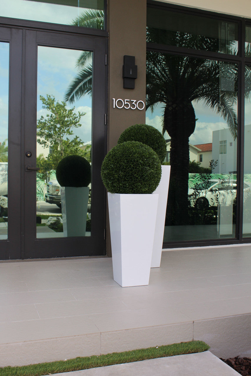 20″ Topiary with Medium Beau Fiberglass Vase
