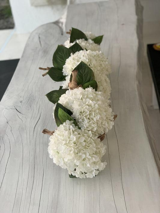 Jardinière en verre Casa Moderna de 36 po avec hortensias blancs et bois flotté