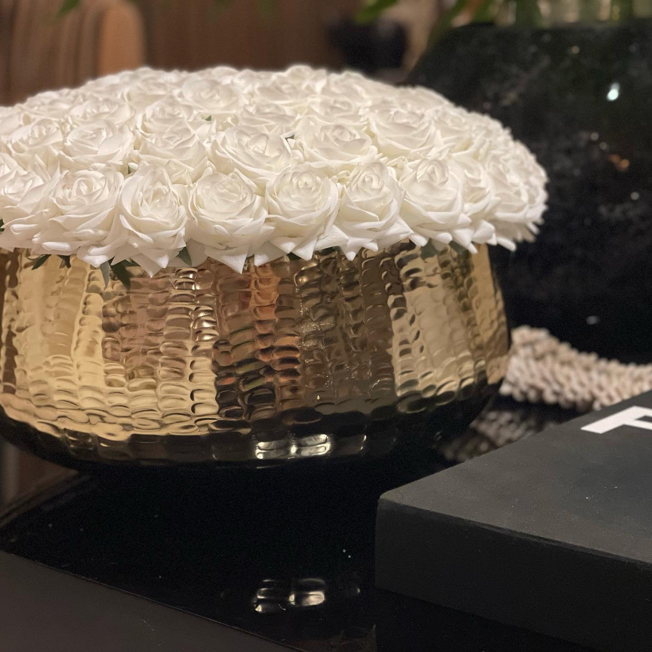 Large Roberi with Roses