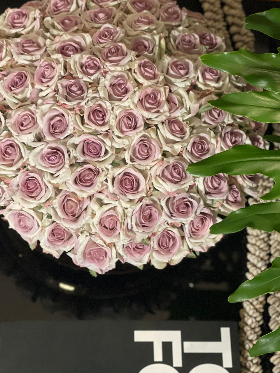 Large Roberi with Roses