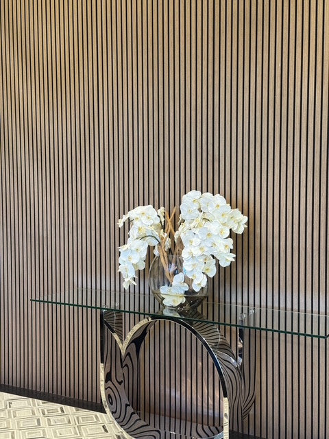 Vase Lune 16″ avec orchidées blanches