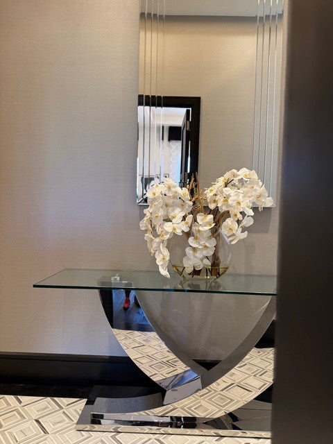 Vase Lune 16″ avec orchidées blanches