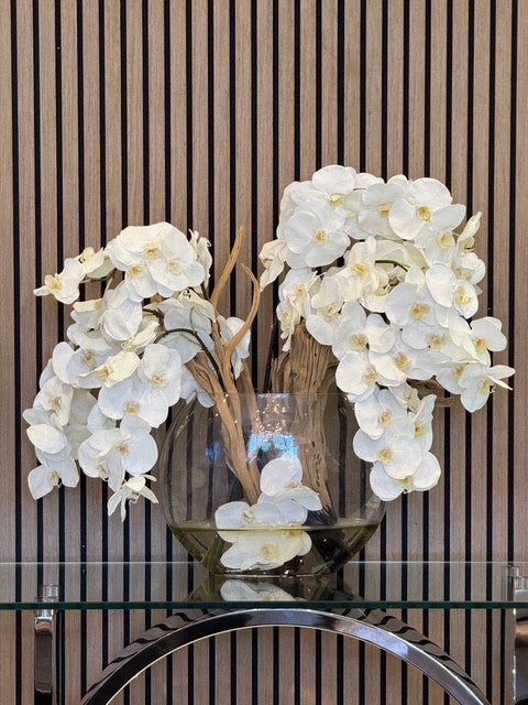 Vase Lune 16″ avec orchidées blanches
