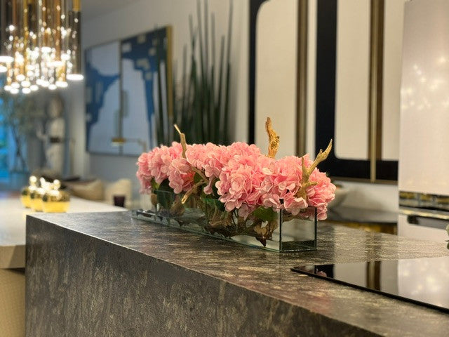 Jardinière en verre moderne Casa avec hortensias et bois flotté