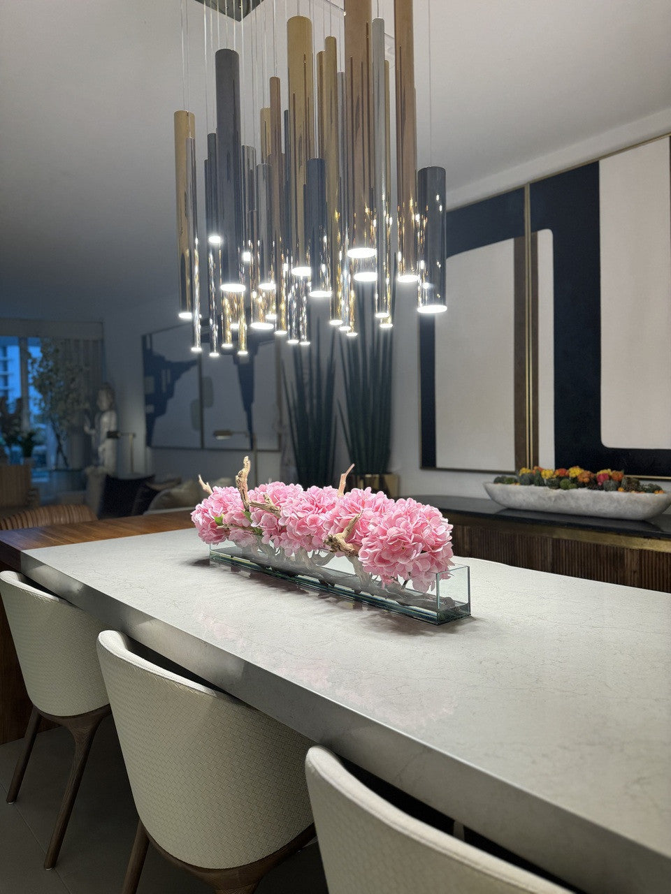 Jardinière en verre moderne Casa avec hortensias et bois flotté