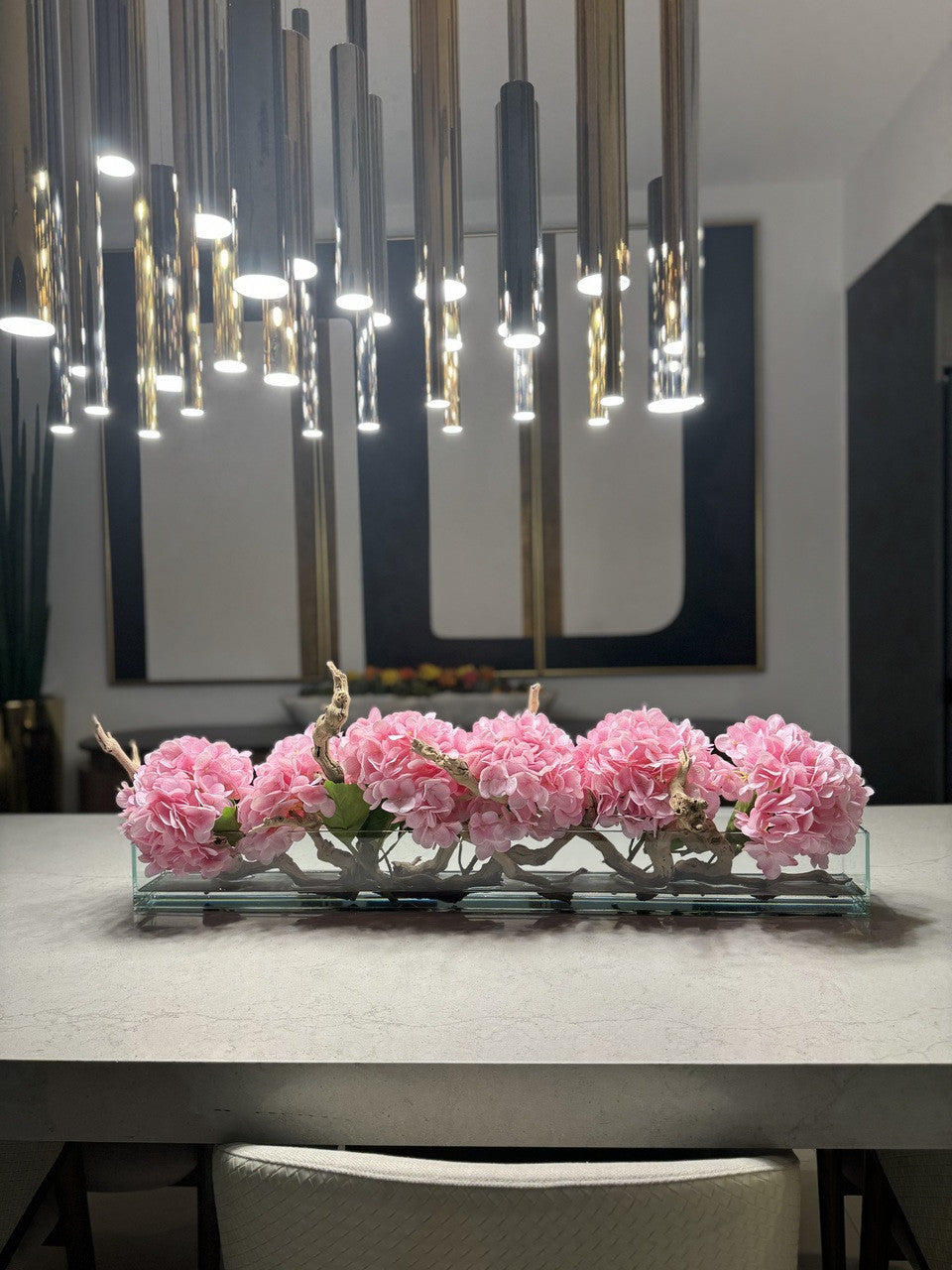 Jardinière en verre moderne Casa avec hortensias et bois flotté